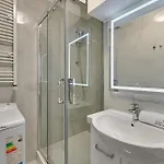 By Lion Apartment *